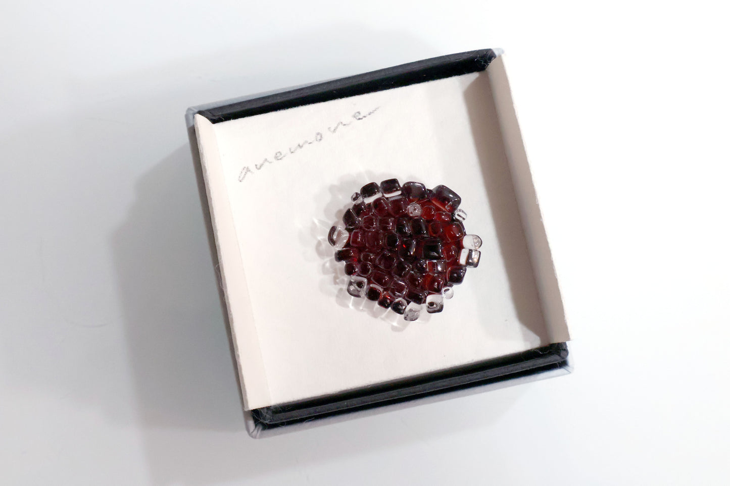 anemone ブローチ M red a00205