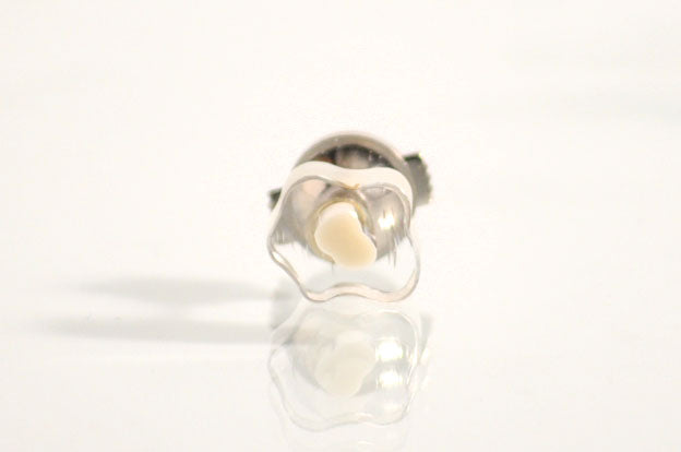 fructus ブローチ S white  a00211