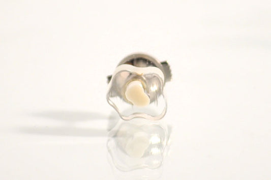 fructus ブローチ S white  a00211