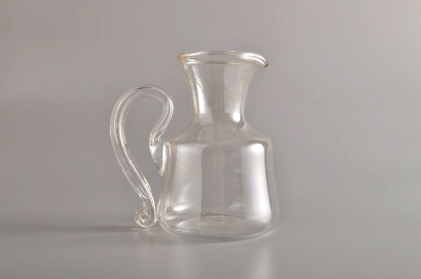 olive stained pitcher S 3375