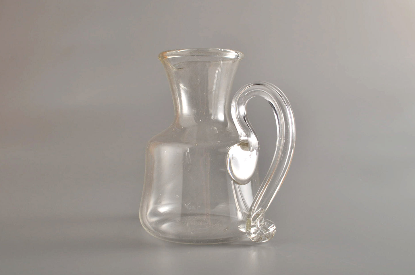 olive stained pitcher S 3375