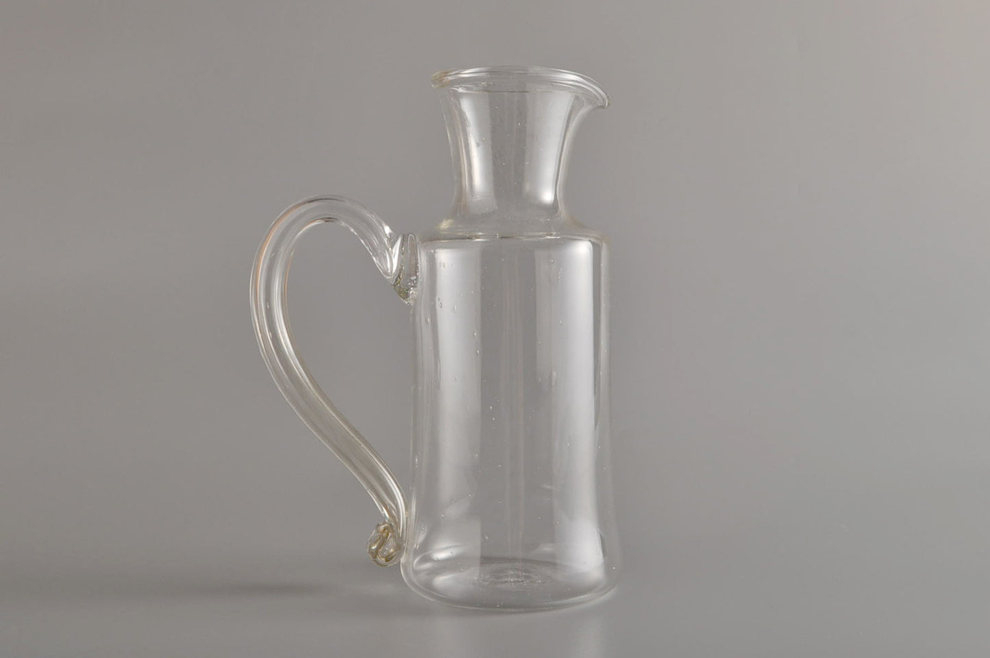 olive stained pitcher L 3378