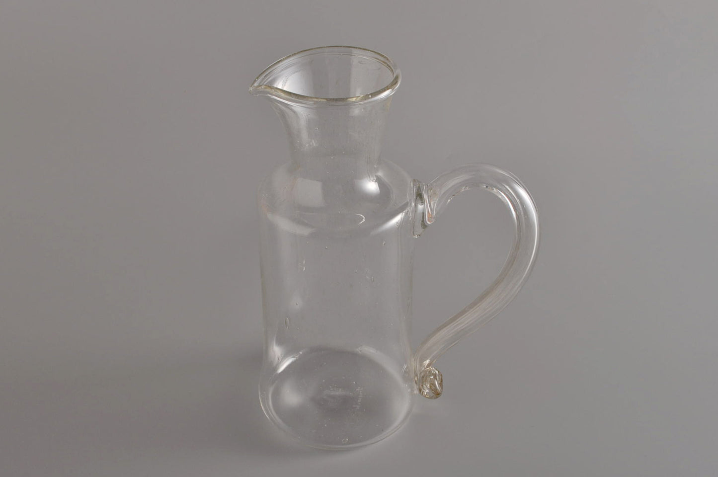 olive stained pitcher L 3378