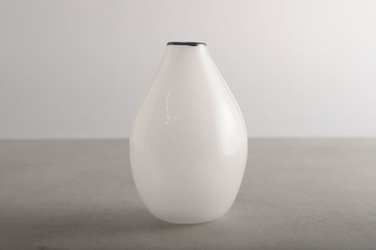 kasumi mini vase ivory a00169