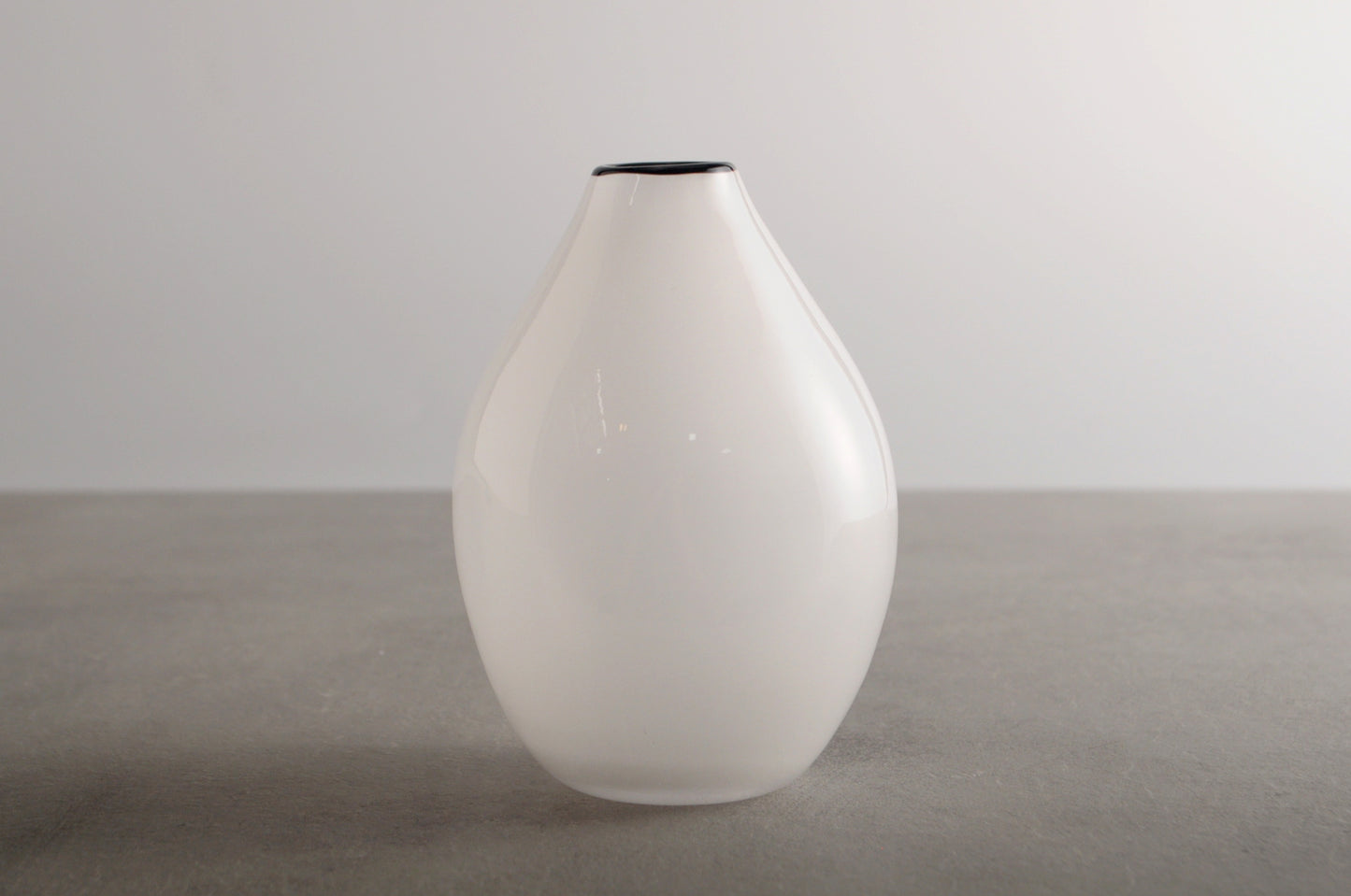 kasumi mini vase ivory a00168