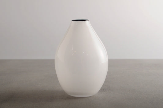 kasumi mini vase ivory a00168